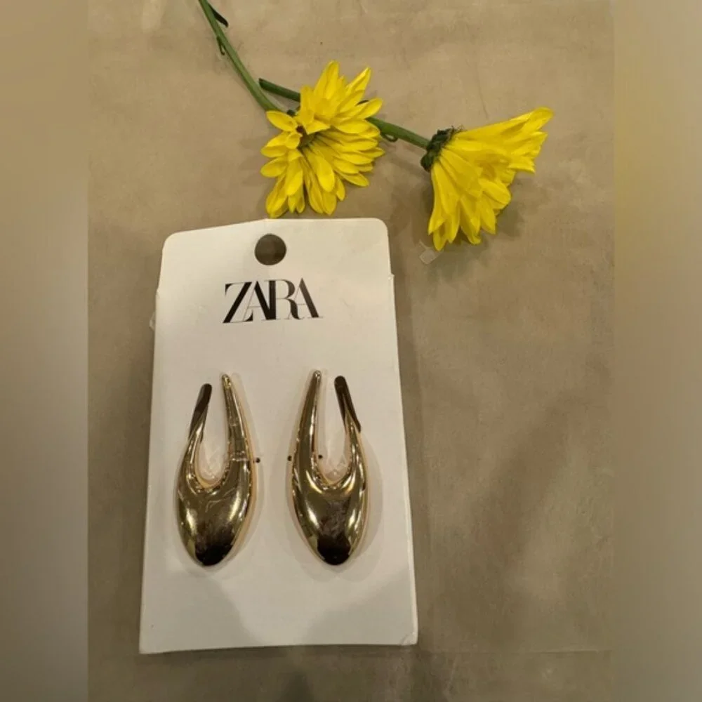 NWT. ZARA ELONGATED HOOP EARRINGS - Picture 4 of 5